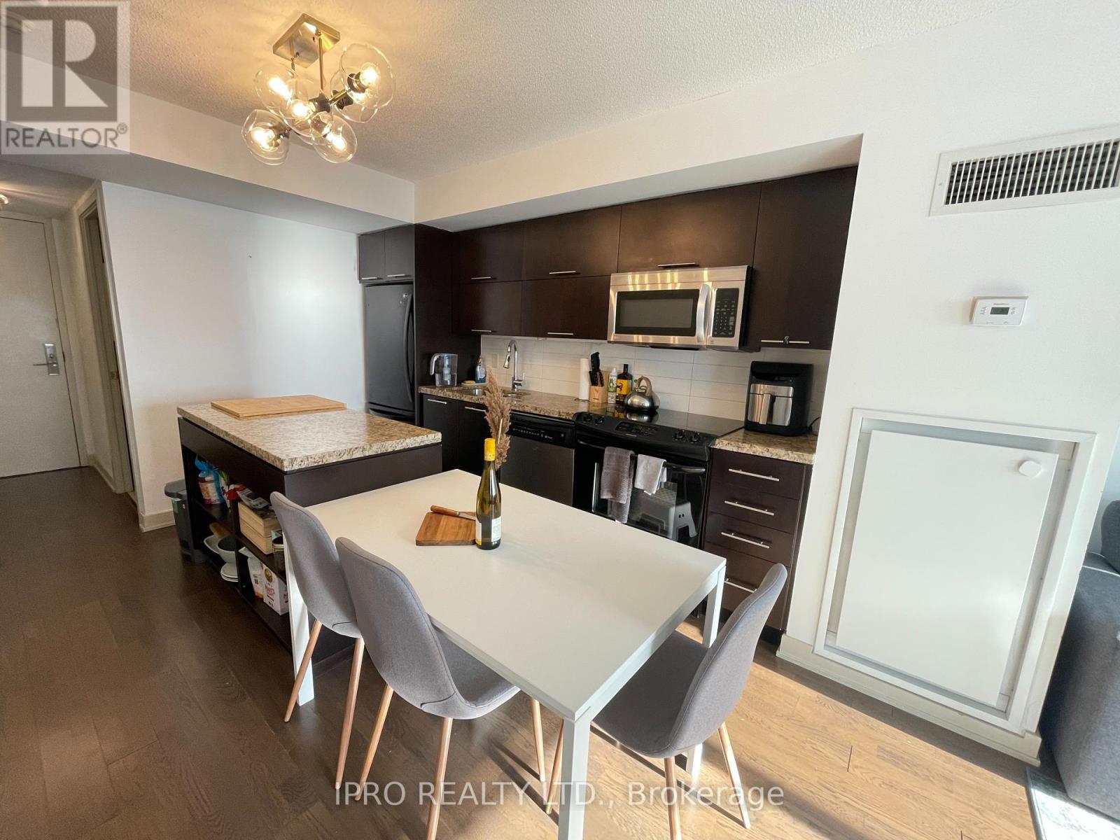 #603 - 126 Simcoe Street, Toronto, Ontario  M5H 4E6 - Photo 15 - C12156699