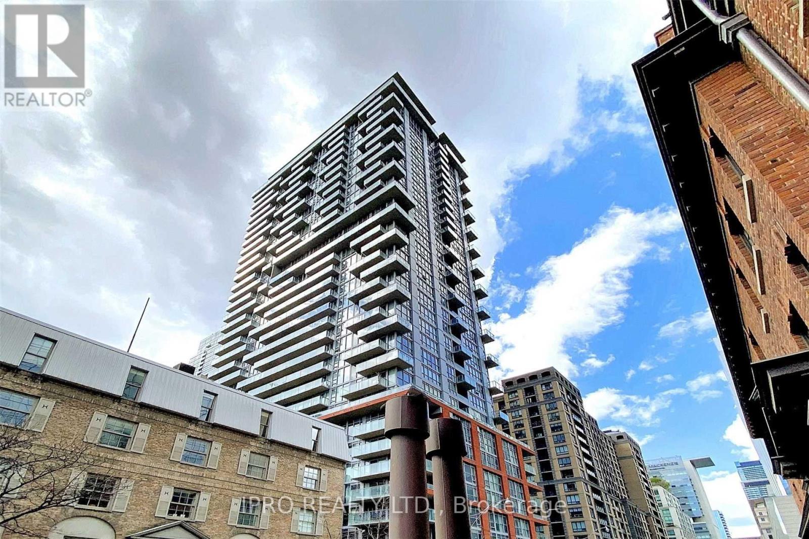 #603 - 126 Simcoe Street, Toronto, Ontario  M5H 4E6 - Photo 2 - C12156699