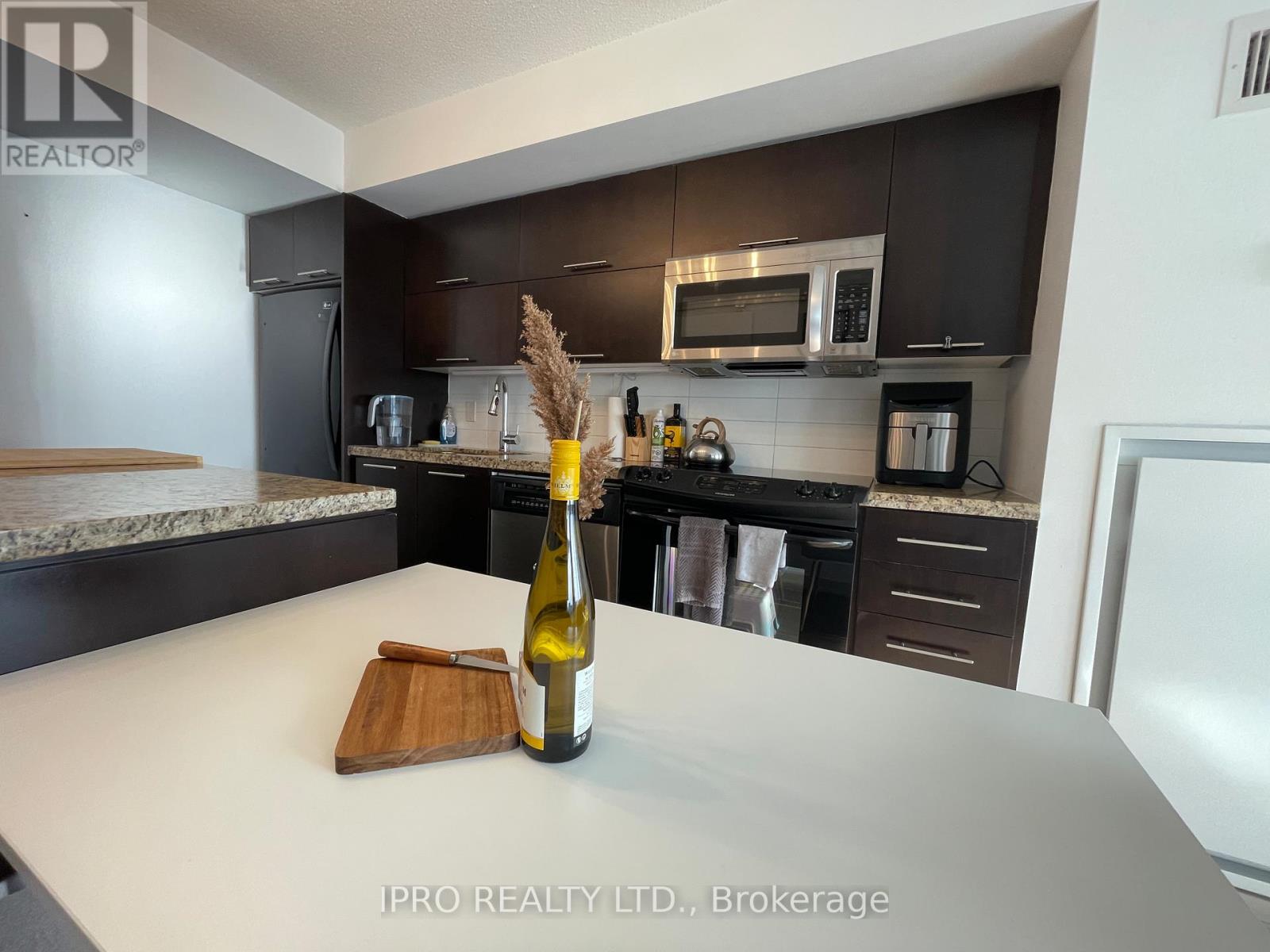 #603 - 126 Simcoe Street, Toronto, Ontario  M5H 4E6 - Photo 9 - C12156699