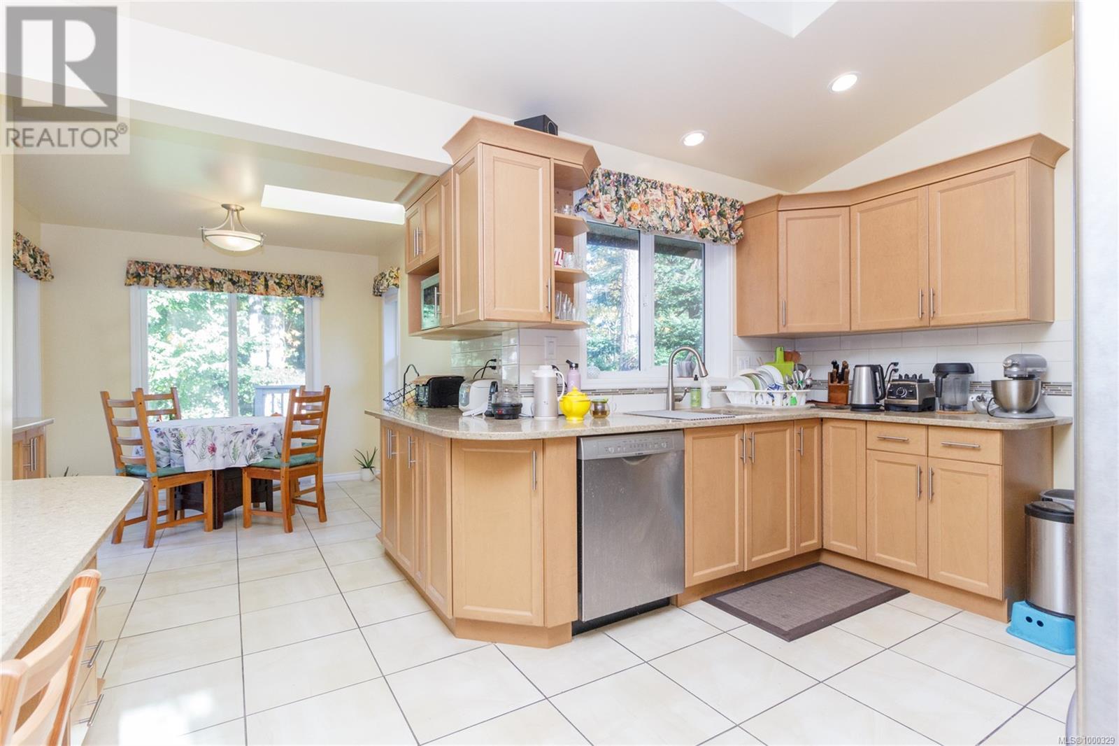 2232 Lifton Pl, Saanich, British Columbia  V8N 6B2 - Photo 10 - 1000329