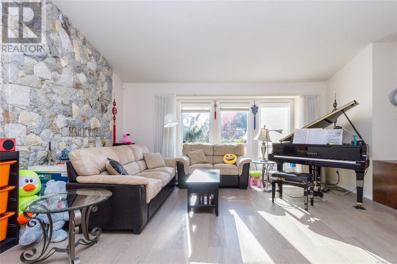 Property at 2232 Lifton Pl image 5