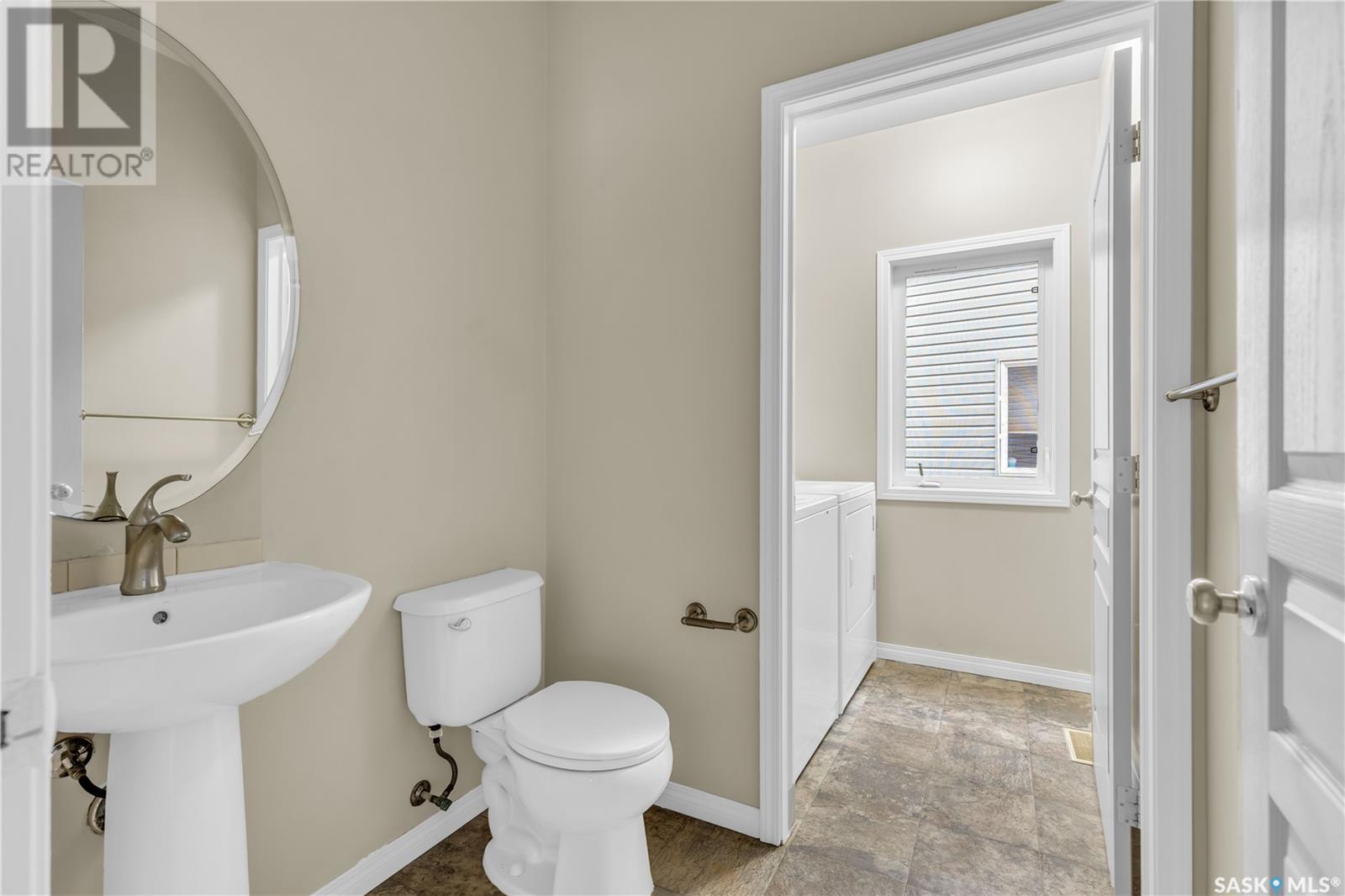 Property at 222 Ashworth CRESCENT image 4