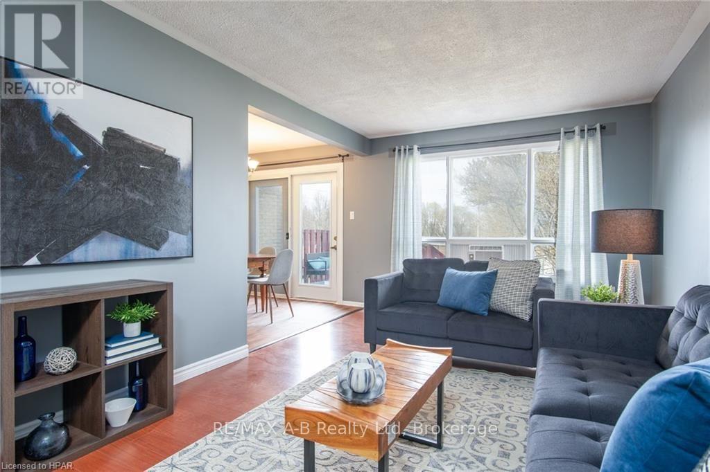 26 Dickens Place, Stratford, Ontario  N5A 7G1 - Photo 9 - X12080962