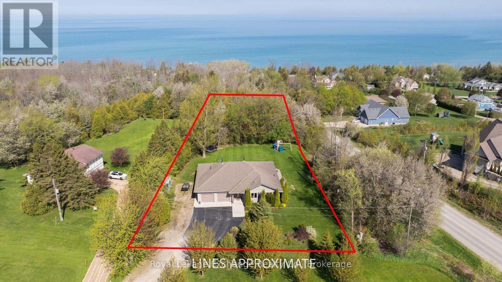 Huron Kinloss House for sale:  4 bedroom 2,000 sq.ft. (Listed 2025-05-18)