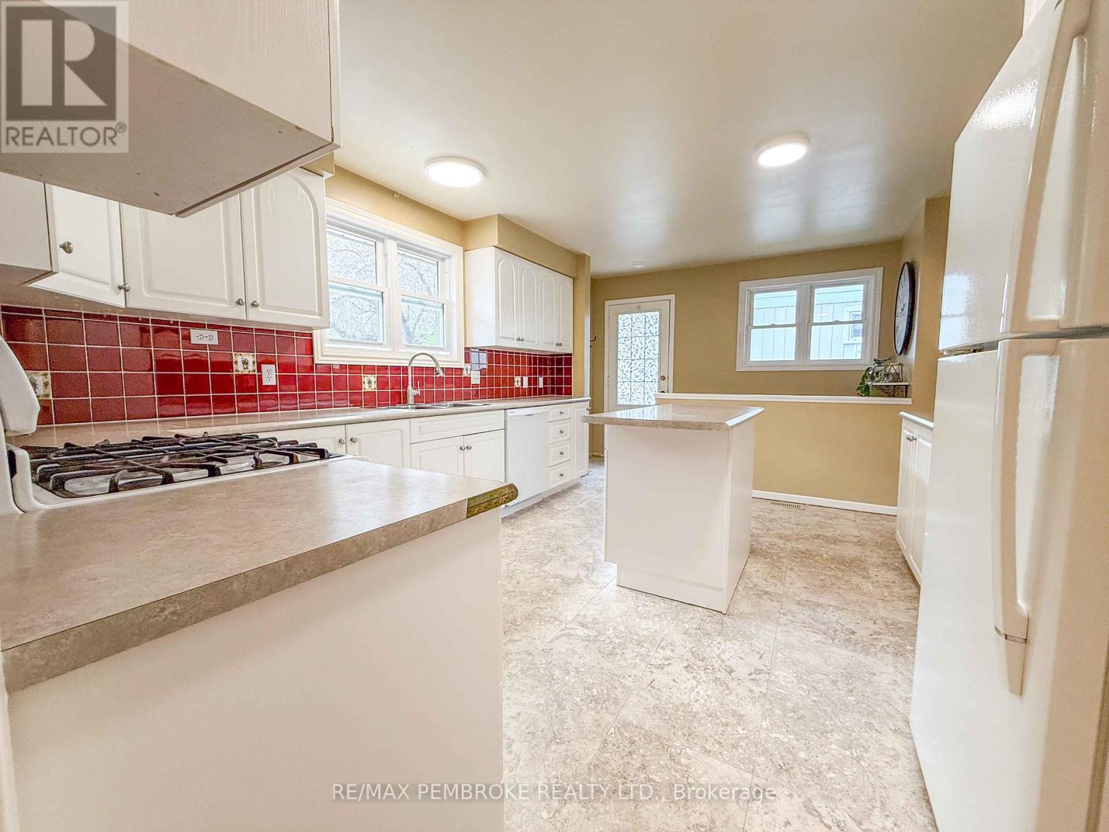 239 Thomas Street, Deep River, Ontario  K0J 1P0 - Photo 21 - X12151904