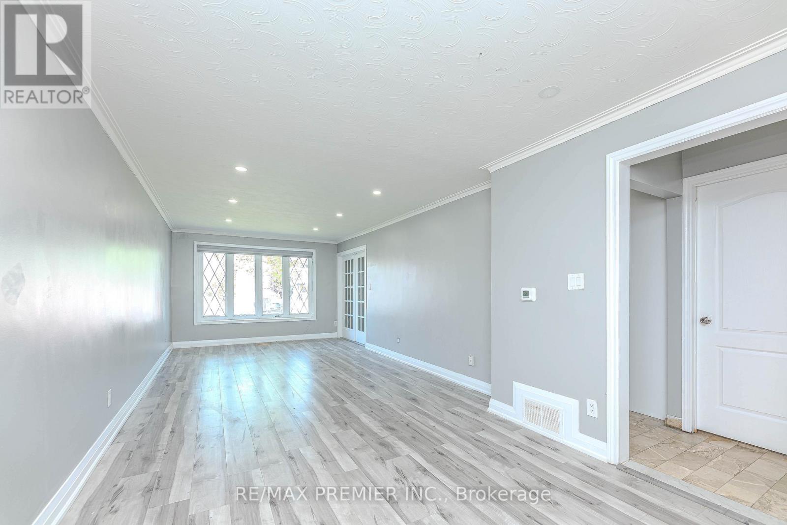 65 Elnathan Crescent, Toronto, Ontario  M9L 2G2 - Photo 12 - W12156707