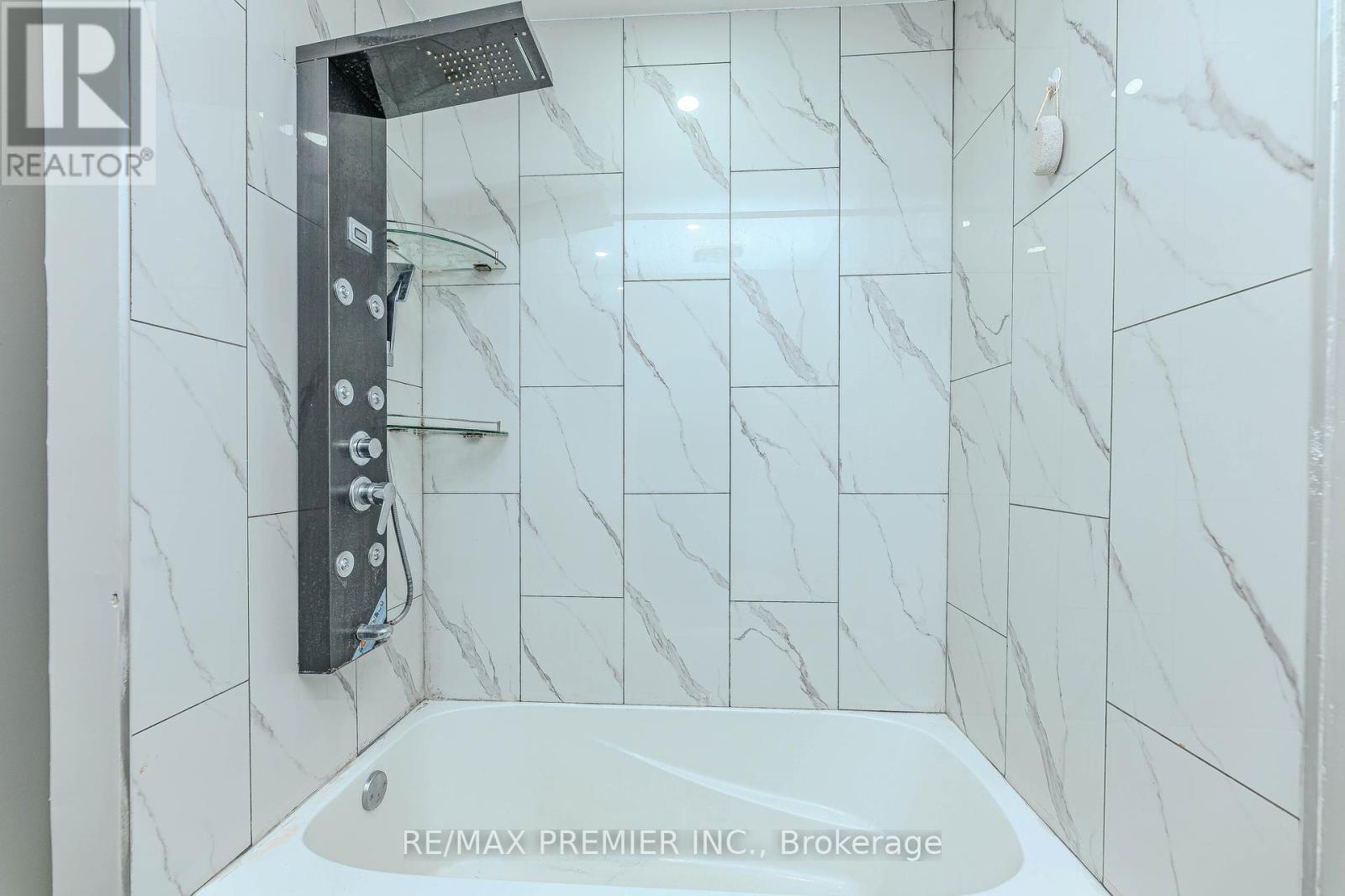 65 Elnathan Crescent, Toronto, Ontario  M9L 2G2 - Photo 16 - W12156707