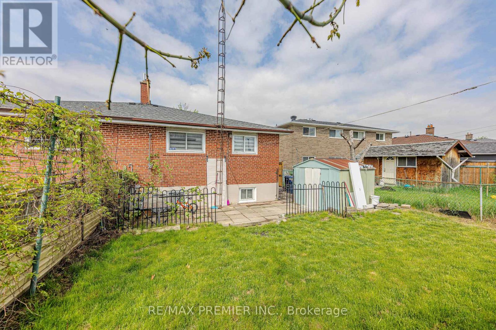 65 Elnathan Crescent, Toronto, Ontario  M9L 2G2 - Photo 36 - W12156707