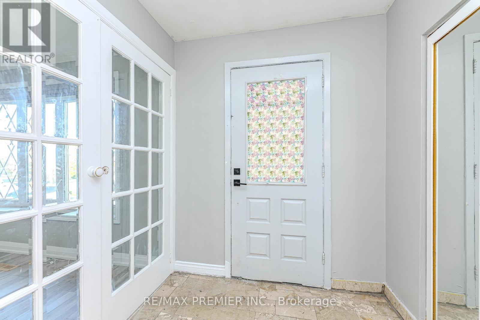 65 Elnathan Crescent, Toronto, Ontario  M9L 2G2 - Photo 4 - W12156707