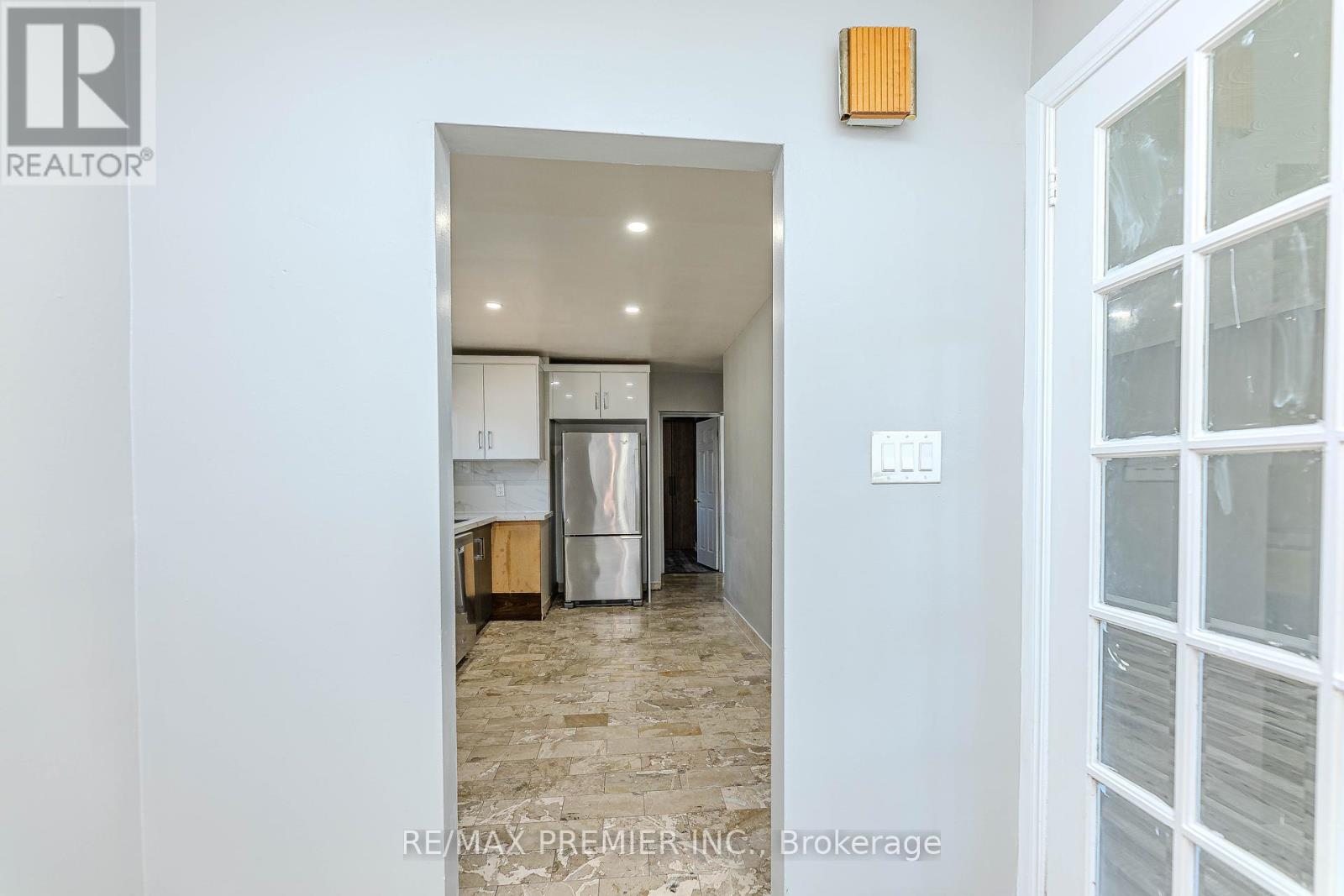 65 Elnathan Crescent, Toronto, Ontario  M9L 2G2 - Photo 5 - W12156707