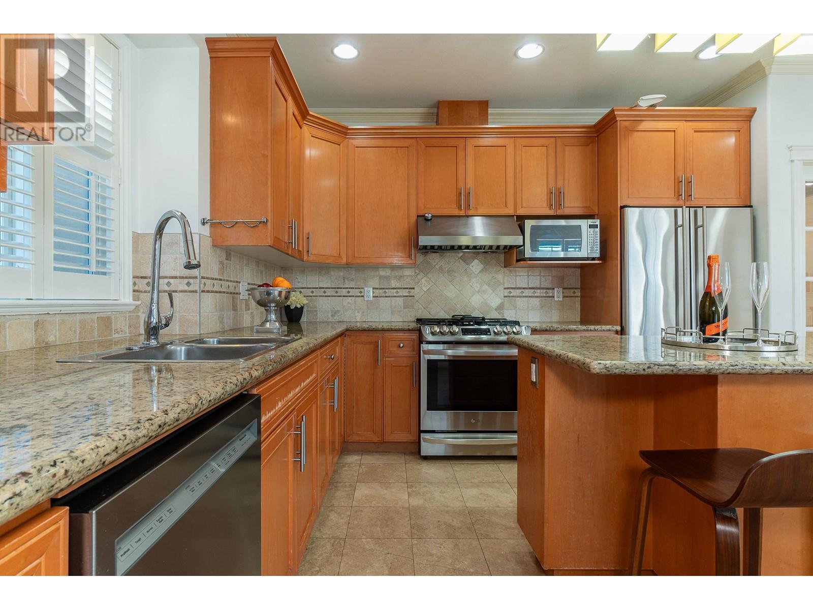 Listing Picture 13 of 40 : 2818 W 19TH AVENUE, Vancouver / 溫哥華 - 魯藝地產 Yvonne Lu Group - MLS Medallion Club Member