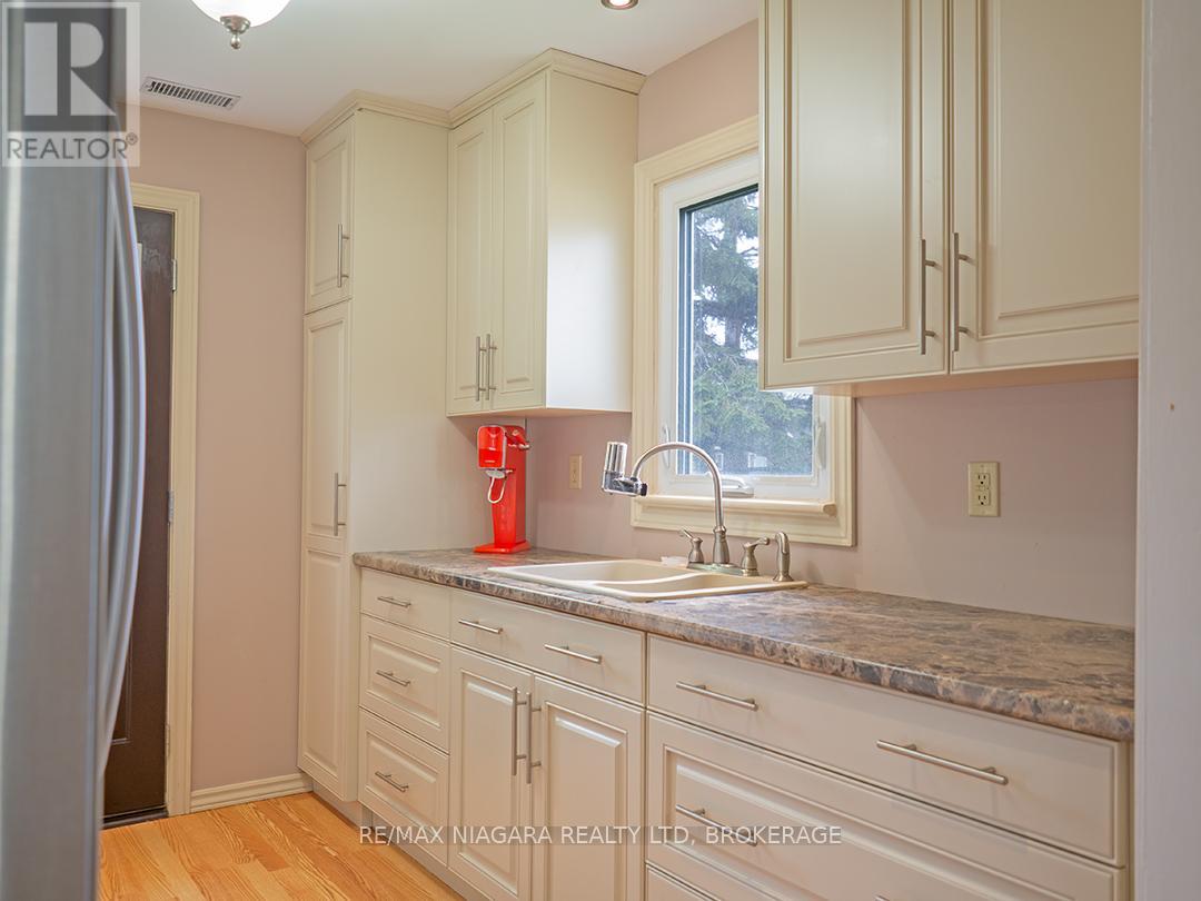 408 Fairview Road, Fort Erie, Ontario  L2A 4S2 - Photo 8 - X12156724