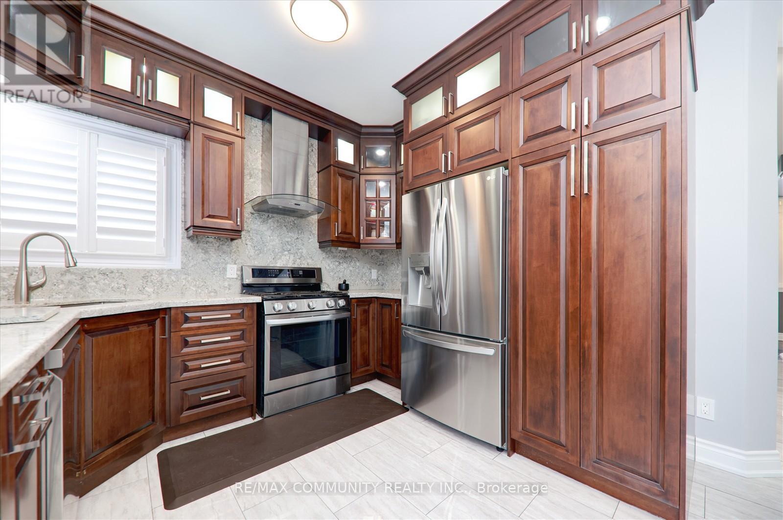 5 Sandcherry Avenue, Markham (Legacy), Ontario  L3S 4B3 - Photo 18 - N12138361