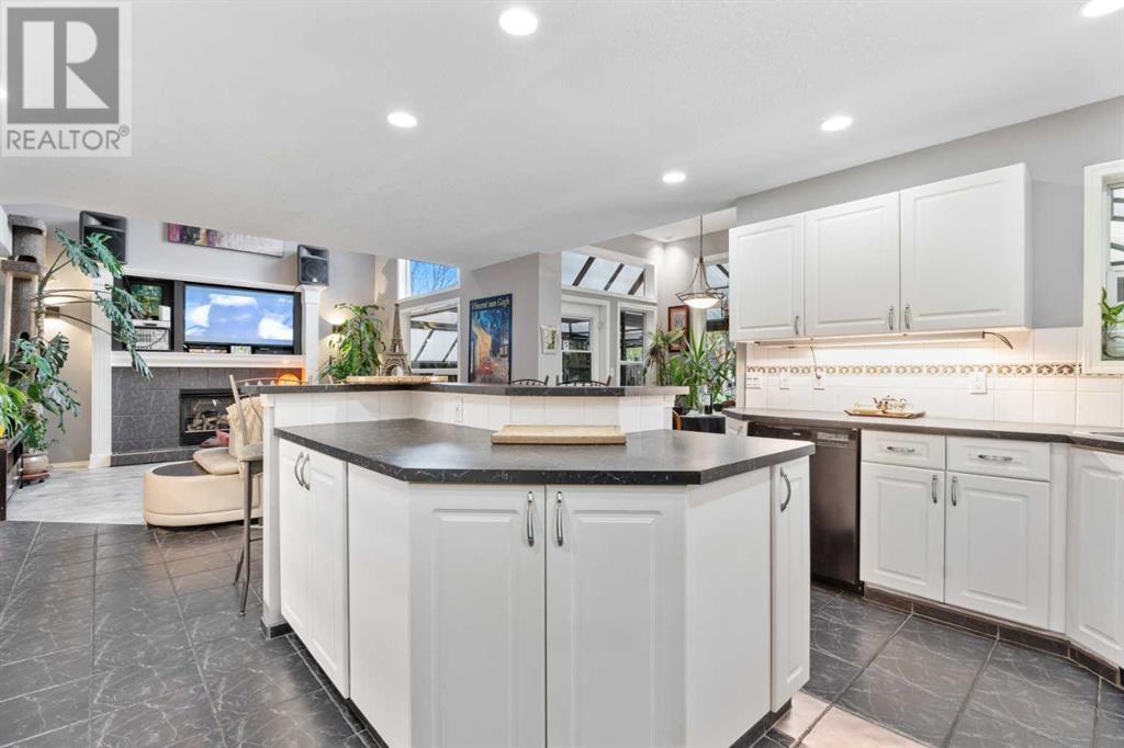 75 Valley Stream Circle Nw, Calgary, Alberta  T3B 5W2 - Photo 12 - A2221912