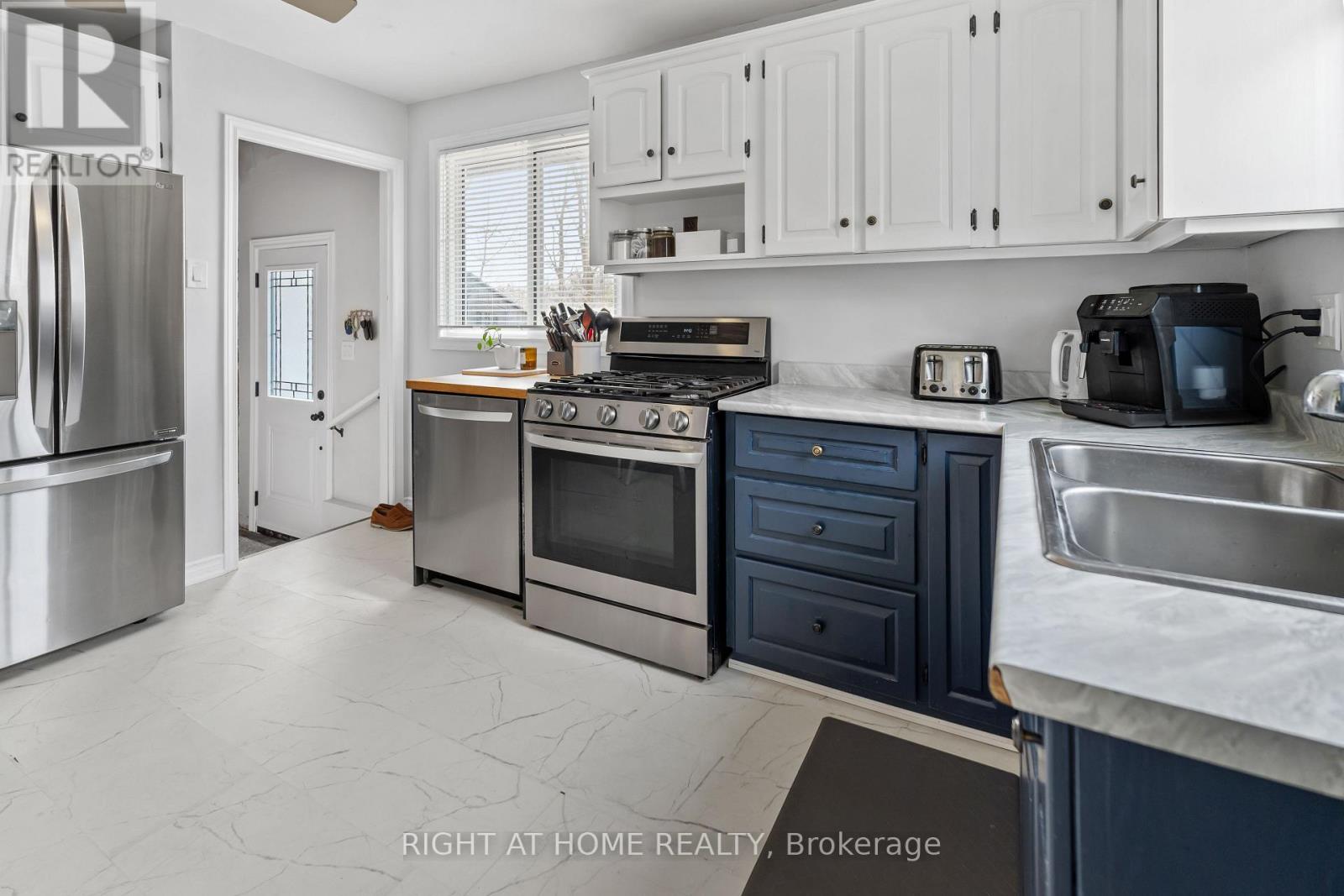 395 Homewood Avenue, Orillia, Ontario  L3V 3K9 - Photo 2 - S12156717