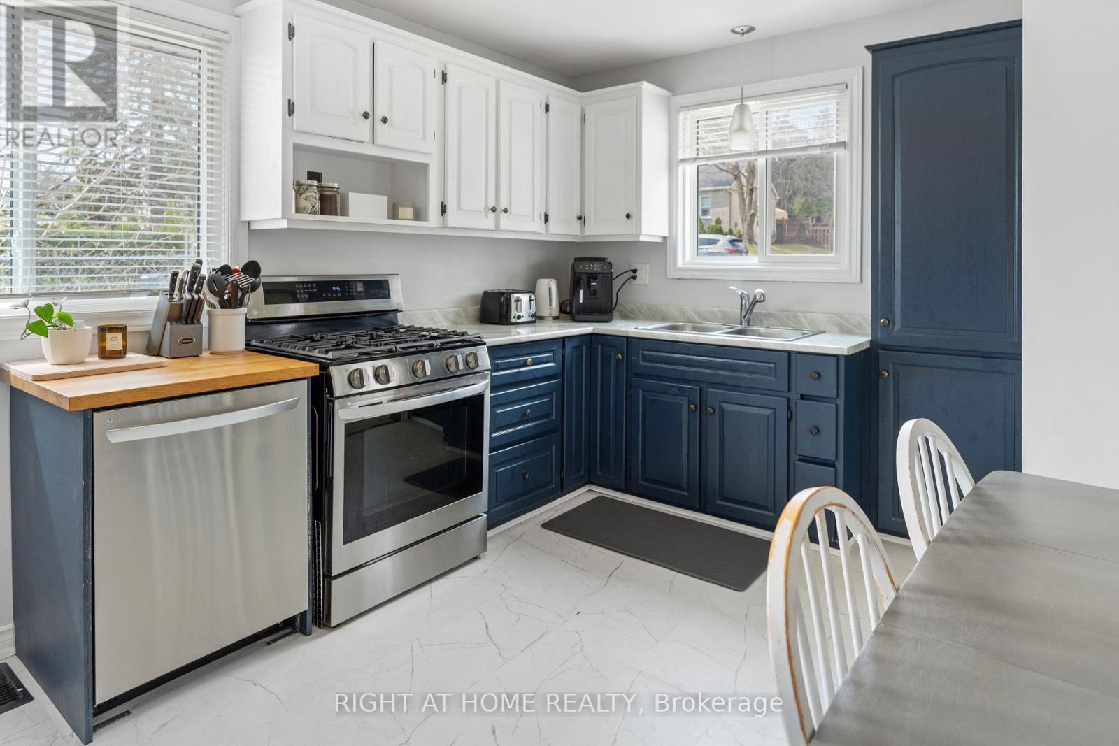 395 Homewood Avenue, Orillia, Ontario  L3V 3K9 - Photo 4 - S12156717