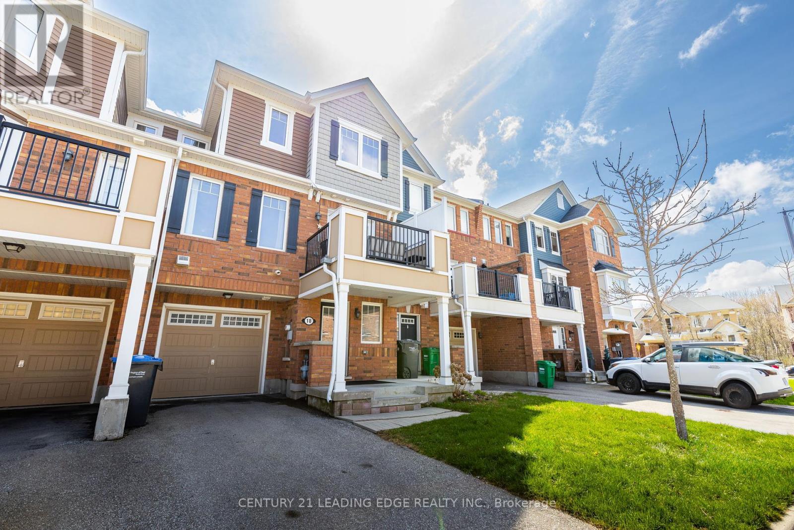 18 Deancrest Road, Brampton, Ontario  L7A 0W2 - Photo 2 - W12123558