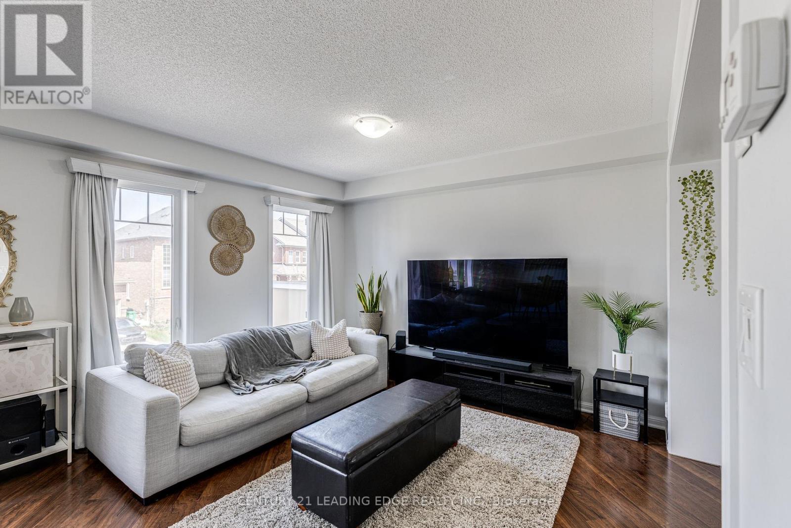 18 Deancrest Road, Brampton, Ontario  L7A 0W2 - Photo 4 - W12123558
