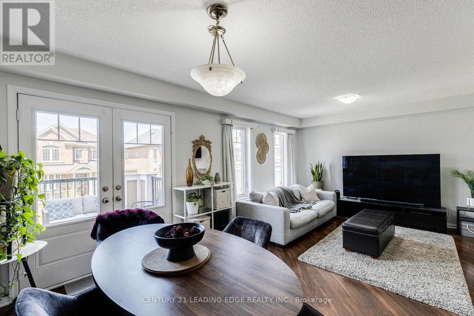 18 Deancrest Road, Brampton, Ontario  L7A 0W2 - Photo 5 - W12123558