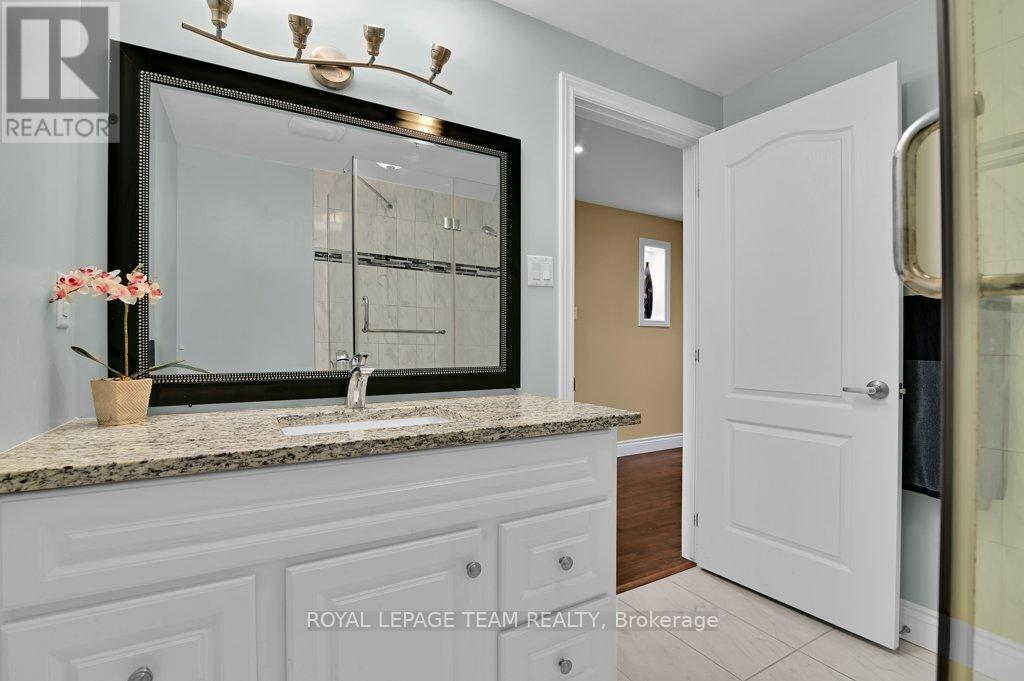 130 Winterhaven Drive, Ottawa, Ontario  K1W 0H4 - Photo 28 - X12156729