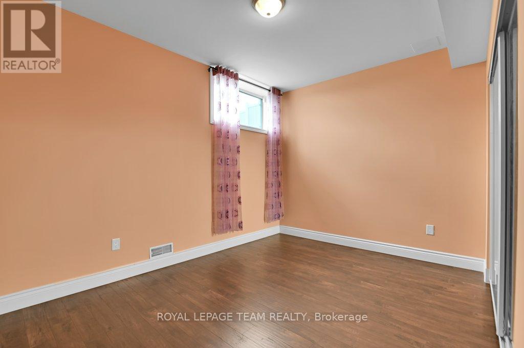 130 Winterhaven Drive, Ottawa, Ontario  K1W 0H4 - Photo 31 - X12156729