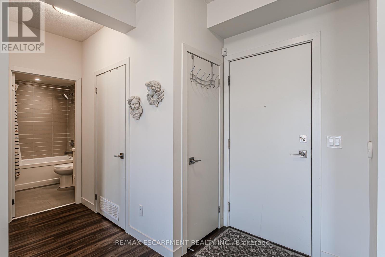 809 - 2093 Fairview Street, Burlington, Ontario  L7R 0E6 - Photo 3 - W12156755