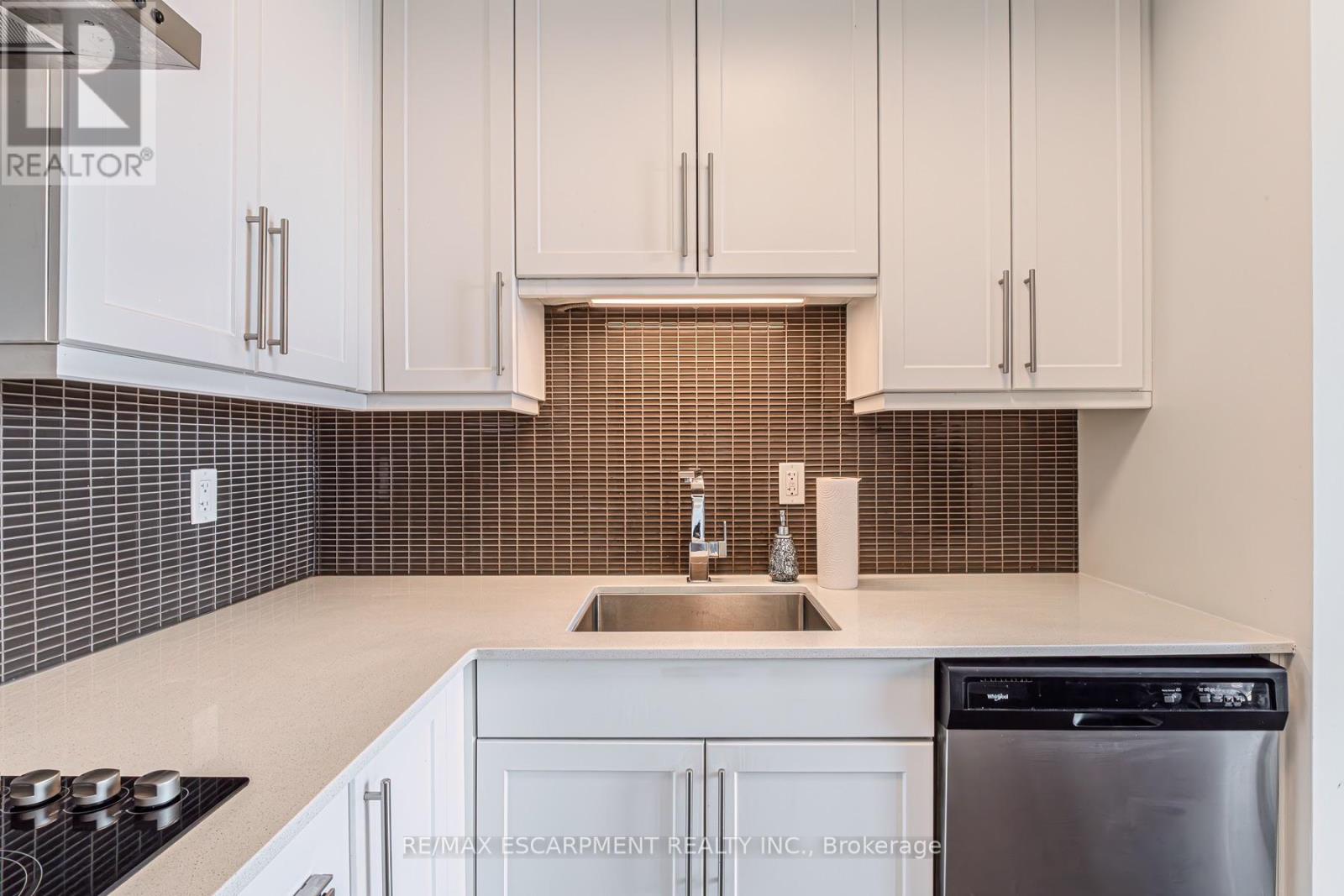 809 - 2093 Fairview Street, Burlington, Ontario  L7R 0E6 - Photo 4 - W12156755