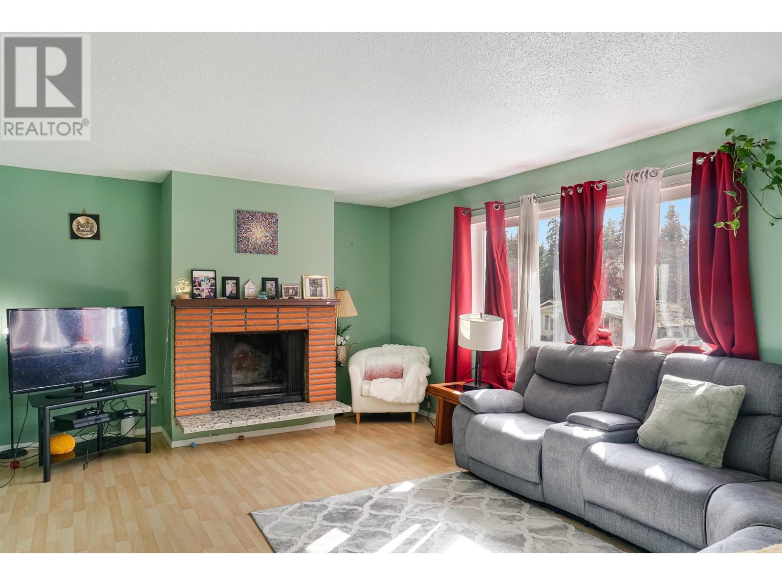 Property at 1124 TWEEDSMUIR AVENUE image 3