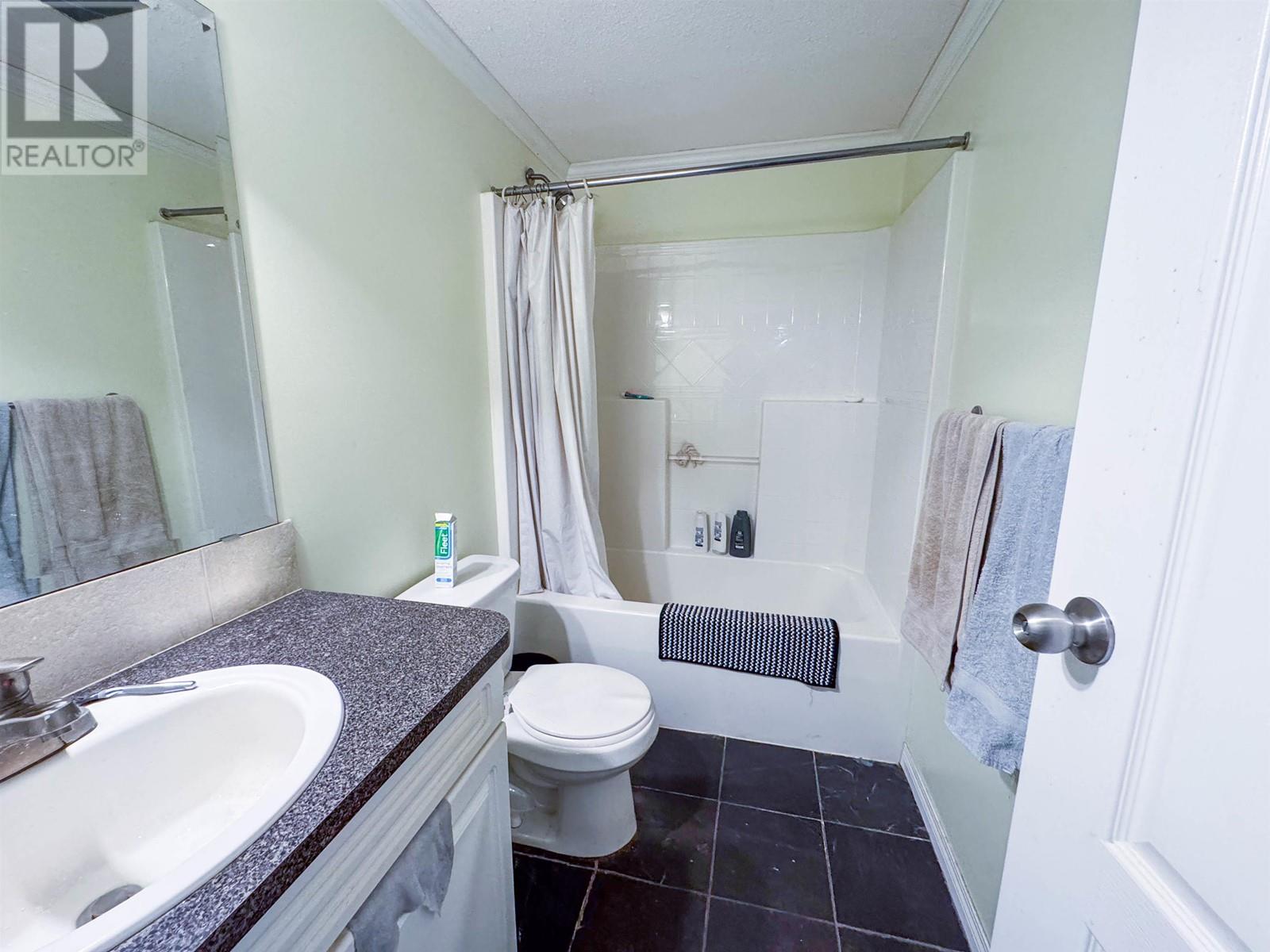 4904 Hotel Lake Road, Garden Bay, British Columbia  V0N 1S1 - Photo 10 - R3004064