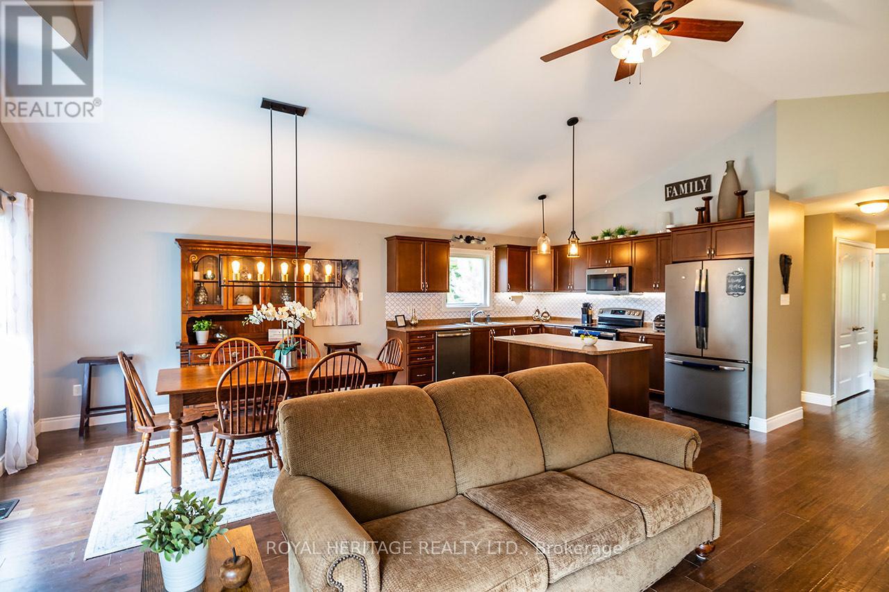 160 Mcgill Drive E, Kawartha Lakes, Ontario L0B 1K0 - Photo 9 - X12156784
