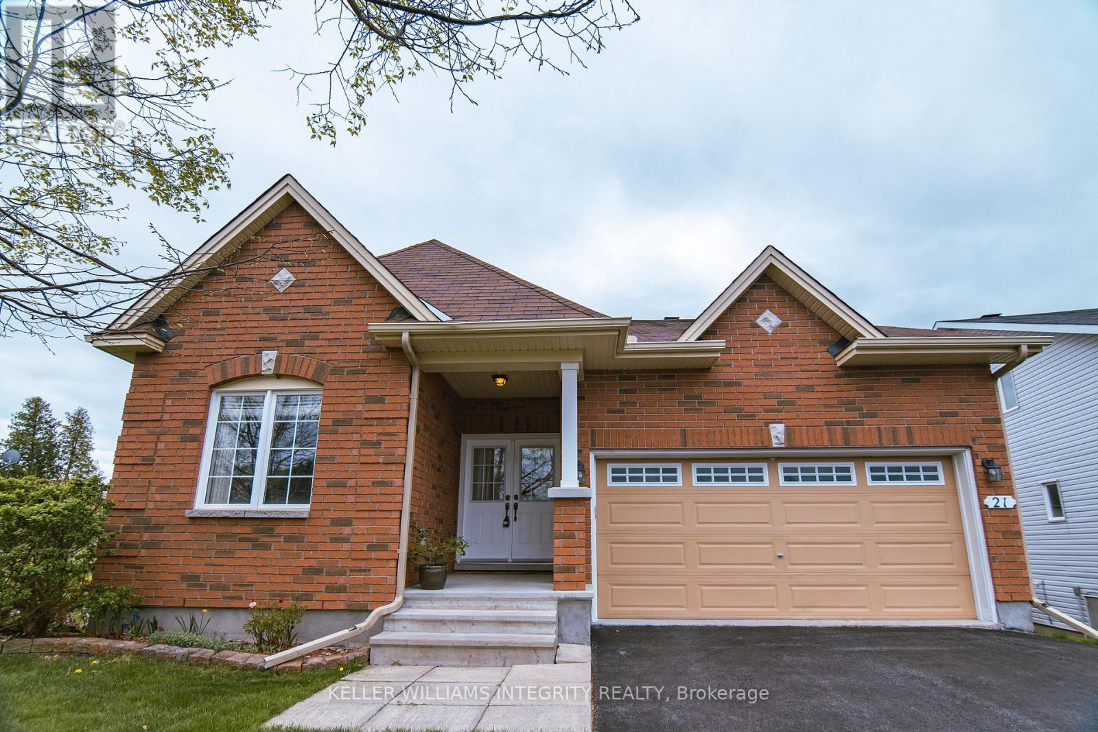 21 Edward Vince Evans Court, Arnprior, Ontario  K7S 0K5 - Photo 2 - X12156778
