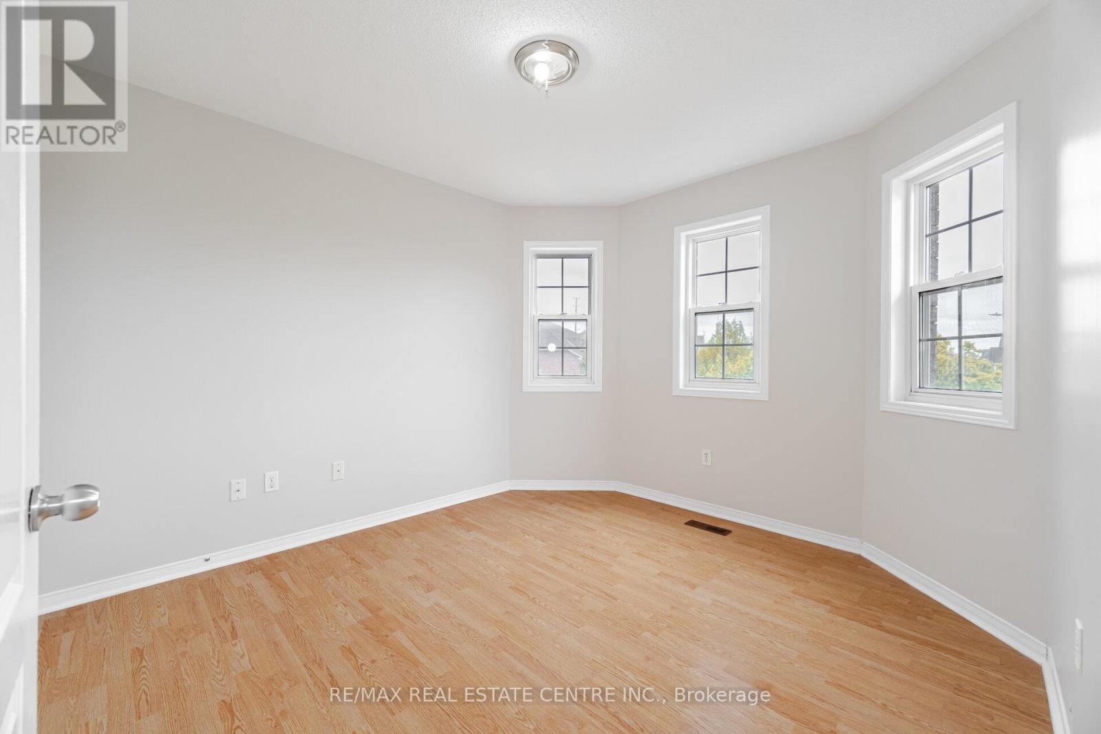 16 Mistycreek Crescent, Brampton (Fletcher's Meadow), Ontario  L7A 3E8 - Photo 36 - W12150500