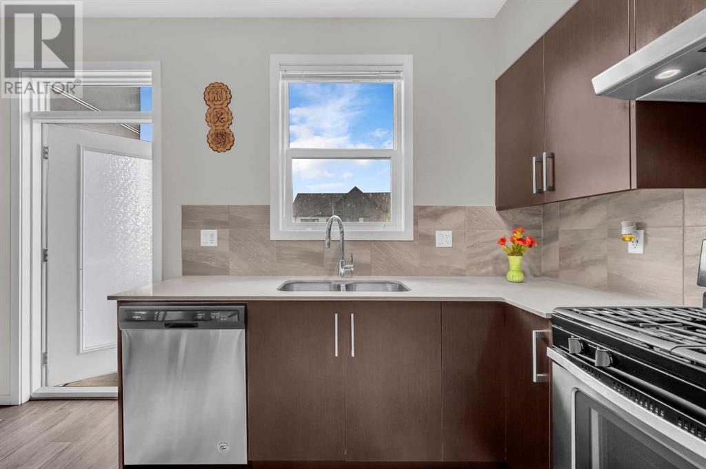 Property at 202, 515 Redstone Walk NE image 3