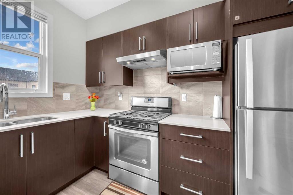Property at 202, 515 Redstone Walk NE image 2