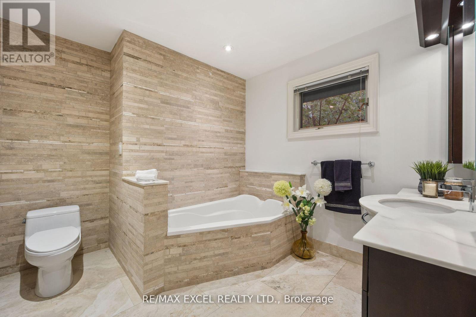 62 Wimpole Drive, Toronto (St. Andrew-Windfields), Ontario  M2L 2L3 - Photo 28 - C12156794