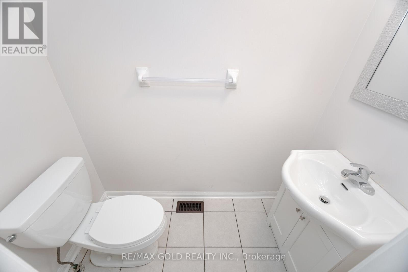 614 Summer Park Crescent, Mississauga, Ontario  L5B 4E9 - Photo 19 - W12155255