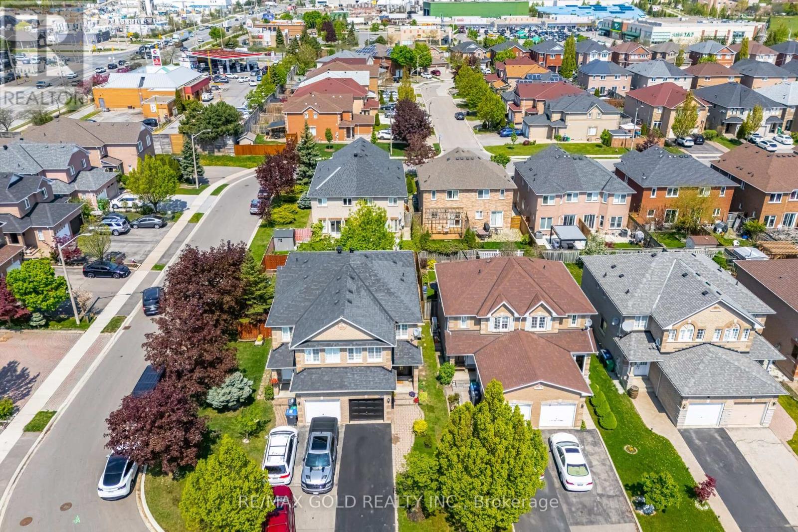 614 Summer Park Crescent, Mississauga, Ontario  L5B 4E9 - Photo 2 - W12155255