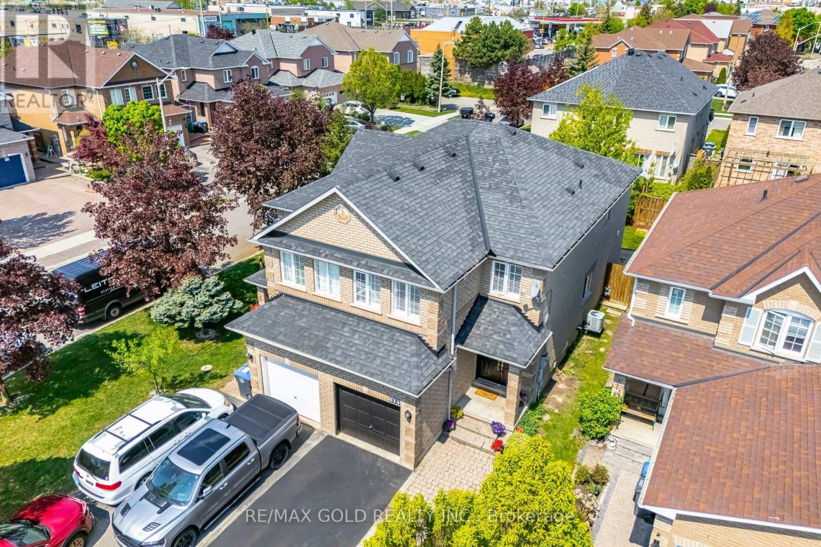 614 Summer Park Crescent, Mississauga, Ontario  L5B 4E9 - Photo 4 - W12155255
