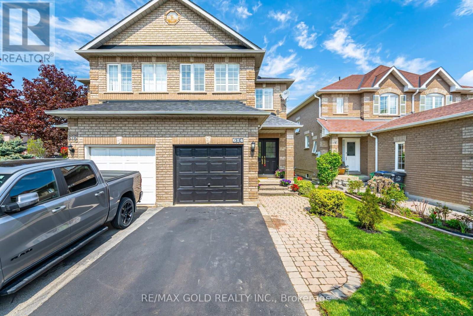 614 Summer Park Crescent, Mississauga, Ontario  L5B 4E9 - Photo 6 - W12155255
