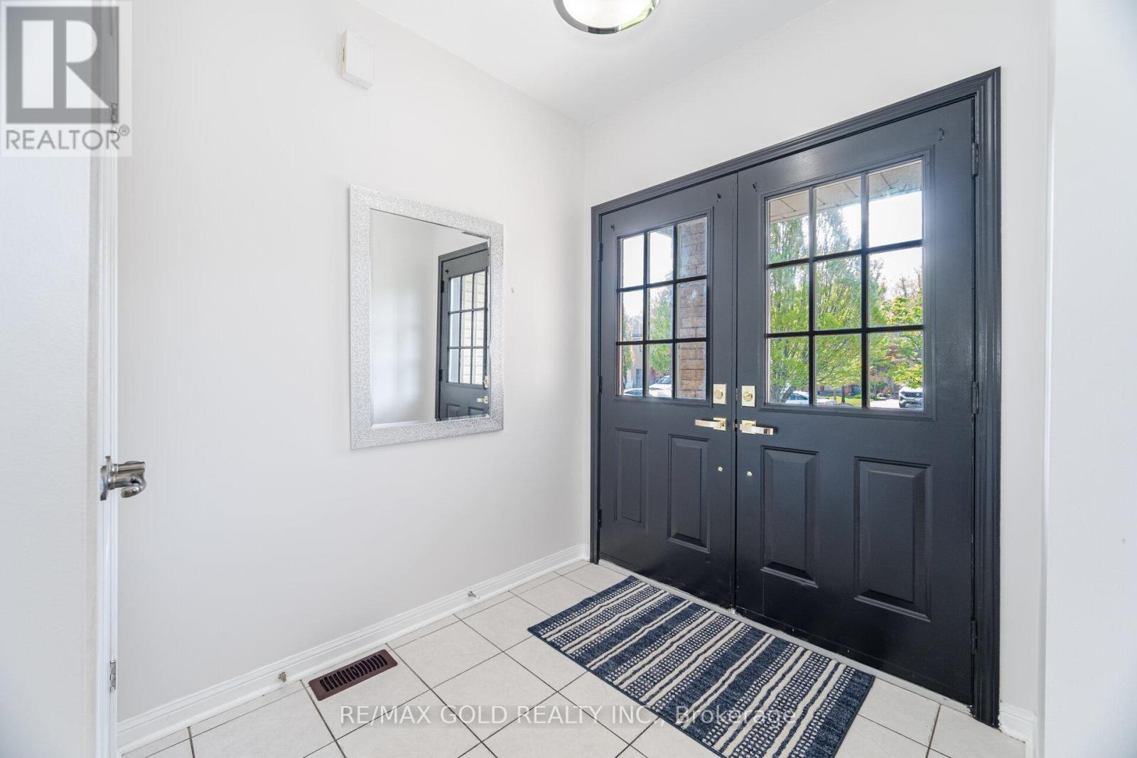 614 Summer Park Crescent, Mississauga, Ontario  L5B 4E9 - Photo 8 - W12155255