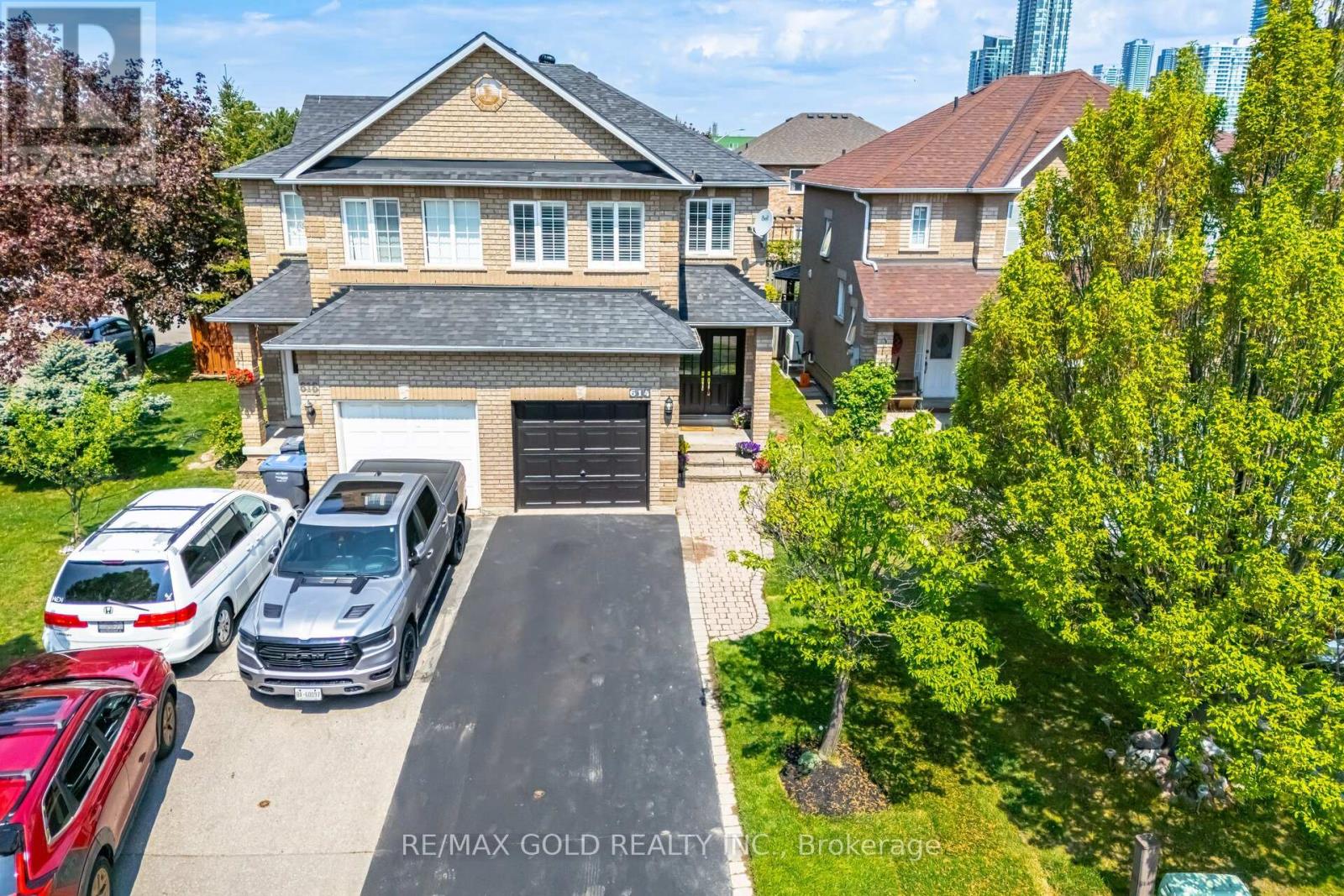 614 Summer Park Crescent, Mississauga, Ontario  L5B 4E9 - Photo 5 - W12155255
