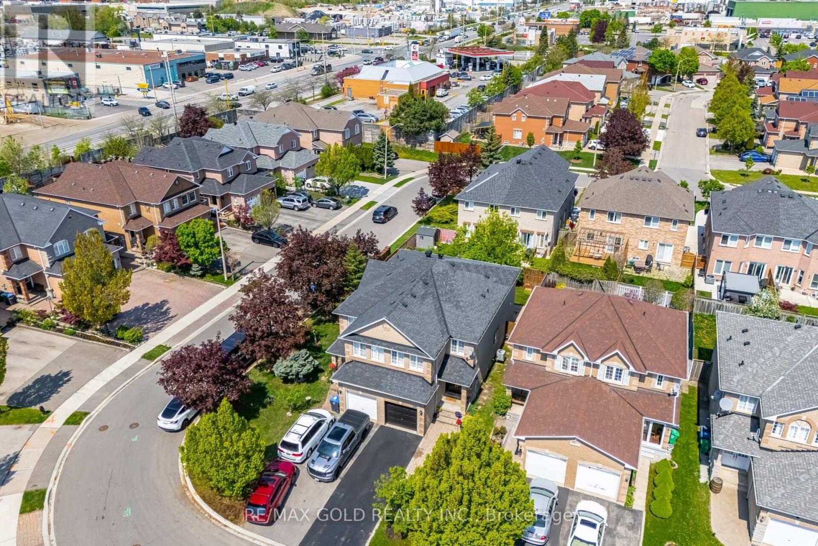 614 Summer Park Crescent, Mississauga, Ontario  L5B 4E9 - Photo 3 - W12155255