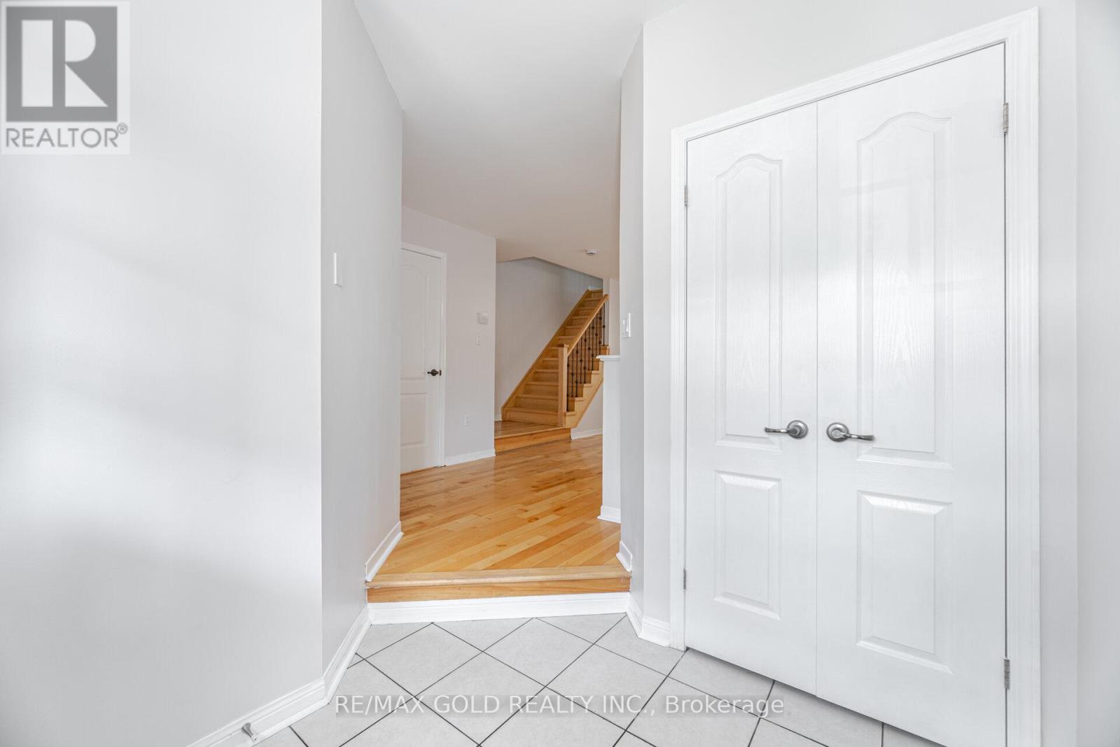 614 Summer Park Crescent, Mississauga, Ontario  L5B 4E9 - Photo 9 - W12155255