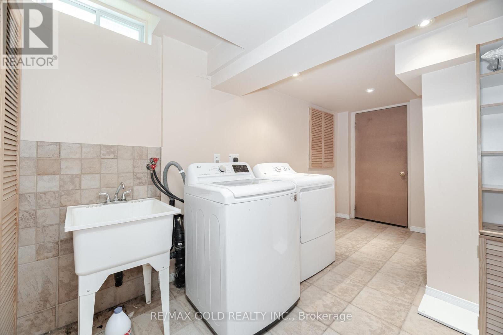 614 Summer Park Crescent, Mississauga, Ontario  L5B 4E9 - Photo 33 - W12155255
