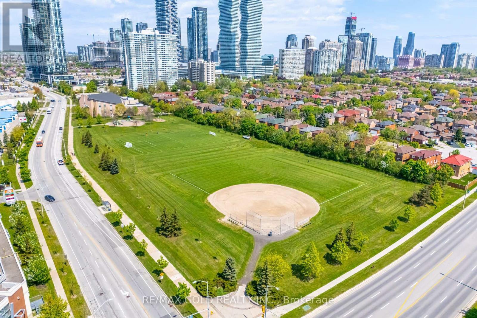 614 Summer Park Crescent, Mississauga, Ontario  L5B 4E9 - Photo 39 - W12155255