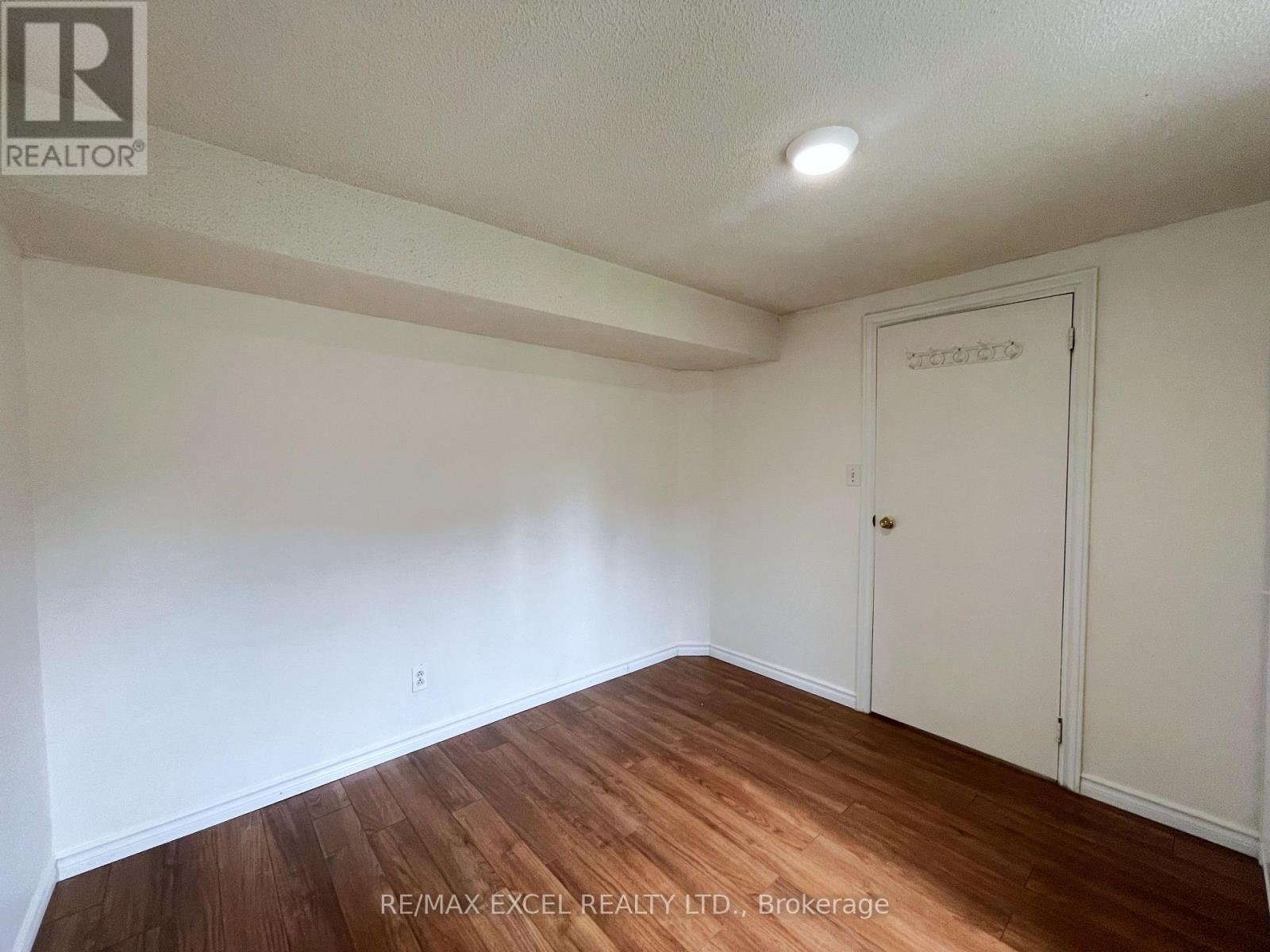 6166 Silken Laumann Way, Mississauga, Ontario  L5V 1A3 - Photo 9 - W12156788