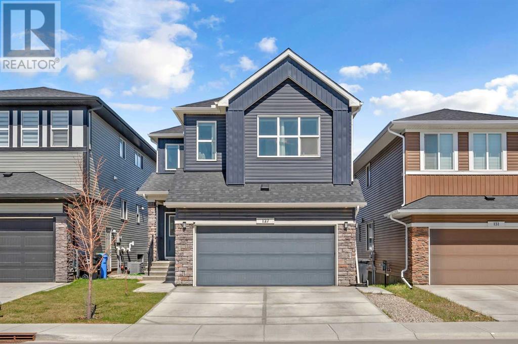 Property at 127 Ambleside Crescent NW image 2