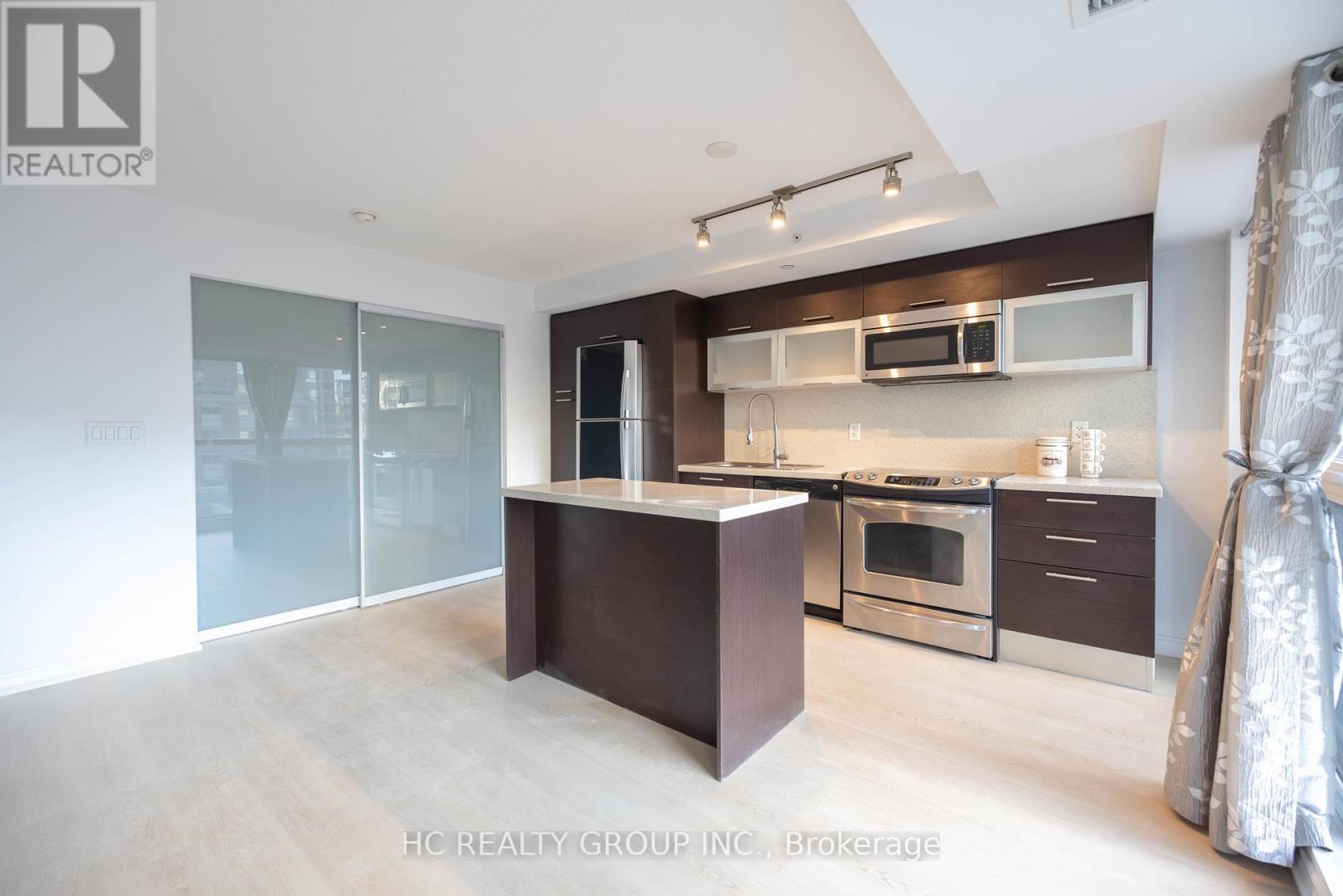 819 - 386 Yonge Street, Toronto, Ontario  M5B 0A5 - Photo 2 - C12156801