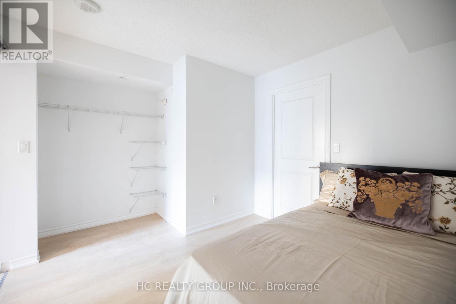819 - 386 Yonge Street, Toronto, Ontario  M5B 0A5 - Photo 4 - C12156801
