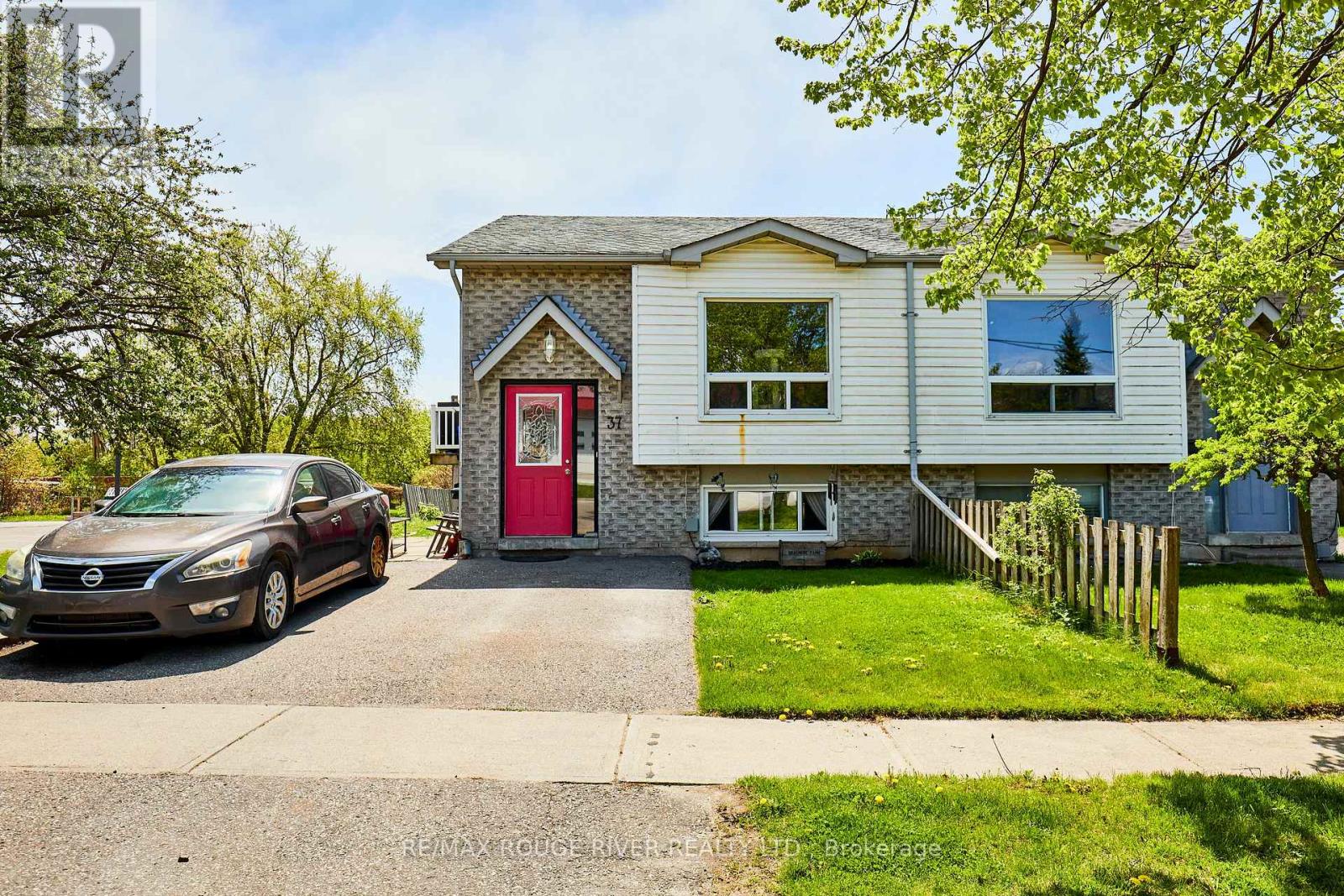 37 WELLINGTON AVENUE E, Oshawa, Ontario